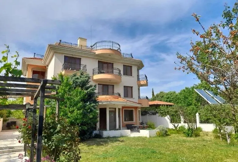 Villa B&B ヴァルナ